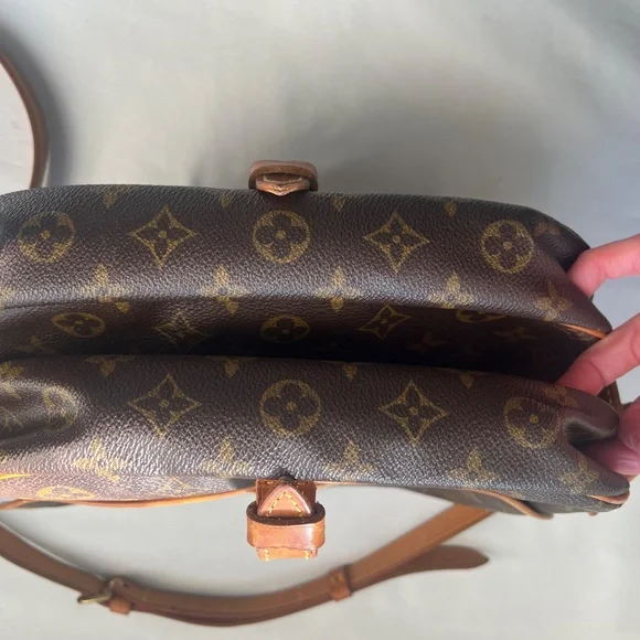 Louis Vuitton Crossbody - Picture 3 of 8